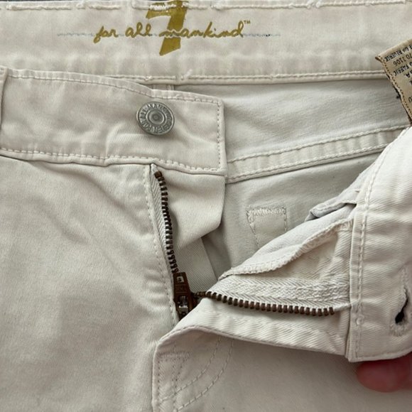 7 For All Mankind - woman’s jean cut-off shorts- Used in good condition, size 26 - Picture 4 of 9